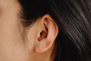 שעווה באוזן טיפול טבעי